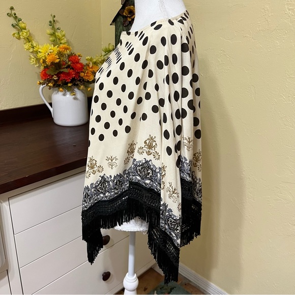 Rampage Stylish Pancho with fringe - Picture 4 of 5